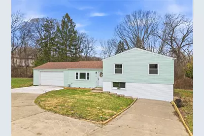 1049 Biscayne Dr, Hermitage, PA 16148 - Photo 2