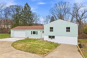 1049 Biscayne Dr, Hermitage, PA 16148 - Photo 2