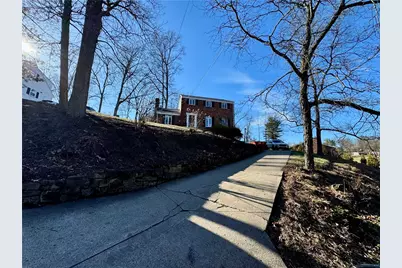 181 E Highland Dr, Peters Township, PA 15317 - Photo 2