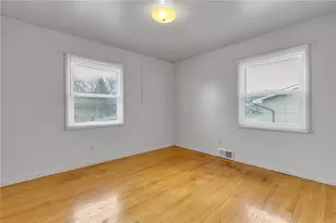 111 Roosevelt Dr, Center Township, PA 15061 - Photo 16