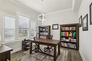 320 Crest Ln, Adams Township, PA 16046 - Photo 4