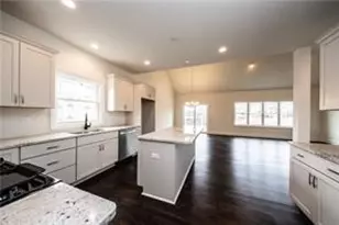 1056 Lakeside Dr, McDonald, PA 15057 - Photo 14