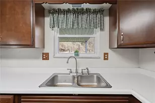 950 Elizabeth St, Liberty Boro, PA 15133 - Photo 18