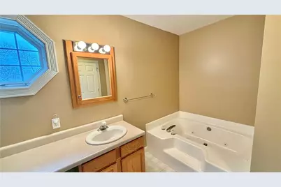 1009 W Waterford Ct, North Strabane, PA 15317 - Photo 22