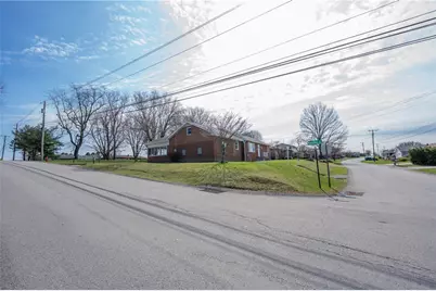 1104 Lakeview Dr, Unity Township, PA 15650 - Photo 4