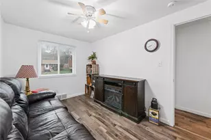 361 Holiday Park Dr, Pittsburgh, PA 15239 - Photo 18