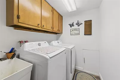 361 Holiday Park Dr, Pittsburgh, PA 15239 - Photo 20