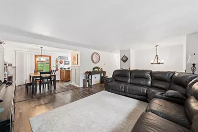 361 Holiday Park Dr, Pittsburgh, PA 15239 - Photo 6