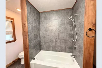 24 W Chartes St, New Castle, PA 16102 - Photo 12