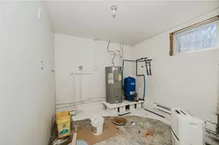 348 Hollow Rd, Washington Township, PA 16218 - Photo 16