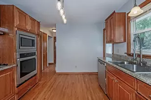 1460 Mohican Dr, Pittsburgh, PA 15228 - Photo 10