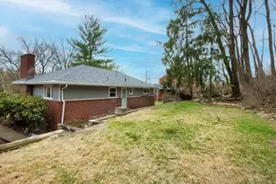 1460 Mohican Dr, Pittsburgh, PA 15228 - Photo 24