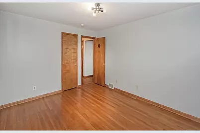 1460 Mohican Dr, Pittsburgh, PA 15228 - Photo 16