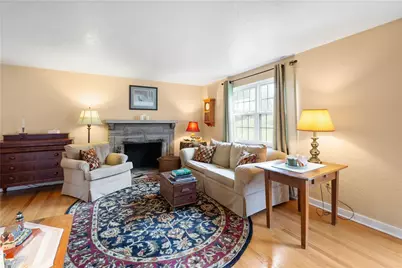 1009 Fairview Dr, Bethel Park, PA 15102 - Photo 2