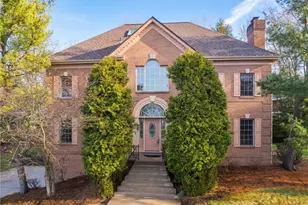 1915 Oakhurst Dr, Pittsburgh, PA 15101 - Photo 2