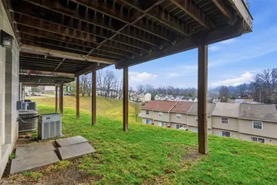 313 Hamlet Ct, Pittsburgh, PA 15227 - Photo 10