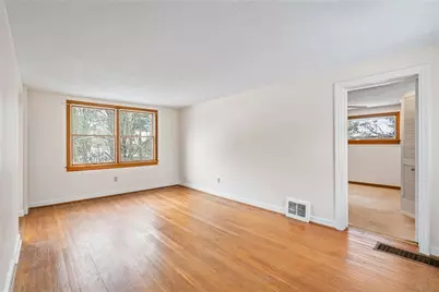 302 Elmbrook Ln, Scott Township, PA 15243 - Photo 6