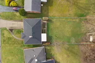 2208 Hemlock Dr, White Oak, PA 15131 - Photo 28