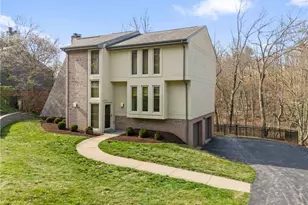 105 Scarborough Ln, Peters Township, PA 15317 - Photo 2