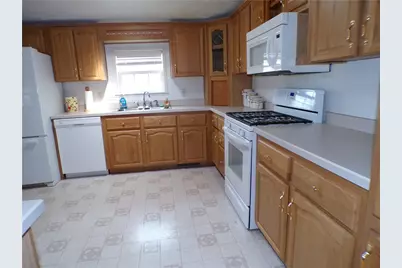 218 Rock Lake Dr, Zelienople, PA 16063 - Photo 4