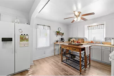 25 Capitol Ct, Farrell, PA 16121 - Photo 6