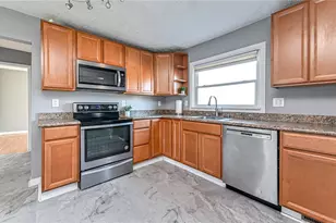 1711 Mercer St, Hopewell Township, PA 15001 - Photo 6