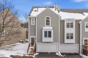 2643 Hunters Point Dr, Pittsburgh, PA 15090 - Photo 2