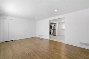 116 Lilmont Dr, Pittsburgh, PA 15218 - Photo 4