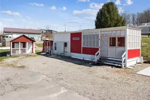 300 Clubhouse Dr, Donegal, PA 15628 - Photo 20