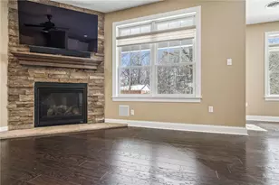 883 Hearthstone Cir, Hempfield Township, PA 15601 - Photo 4