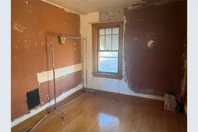 1046 Wallis Ave, Farrell, PA 16121 - Photo 6