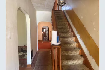 1046 Wallis Ave, Farrell, PA 16121 - Photo 2