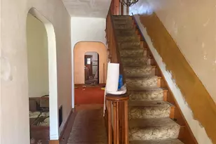 1046 Wallis Ave, Farrell, PA 16121 - Photo 2