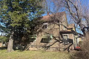 1046 Wallis Ave, Farrell, PA 16121 - Photo 10