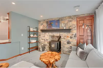 5306 Summit Dr, Hidden Valley, PA 15502 - Photo 10