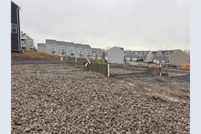 148 Sweetwater Dr, Moon/Crescent Twp, PA 15108 - Photo 2