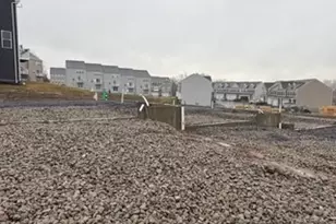 148 Sweetwater Dr, Moon/Crescent Twp, PA 15108 - Photo 2