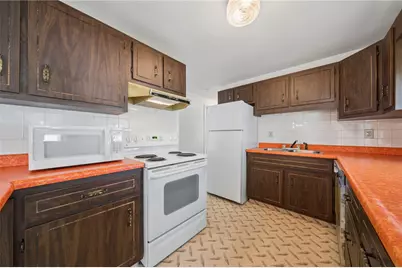 525 New Market Dr, Hempfield Township, PA 15601 - Photo 8