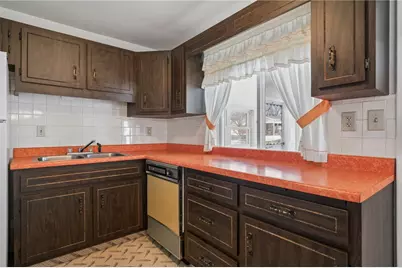 525 New Market Dr, Hempfield Township, PA 15601 - Photo 10