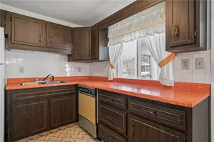 525 New Market Dr, Hempfield Township, PA 15601 - Photo 10