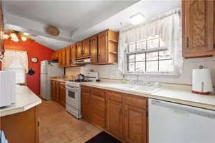 363 Constitution Dr, Pittsburgh, PA 15236 - Photo 12