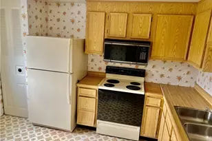 307 Countryside Dr, Robinson Twp, PA 15136 - Photo 4