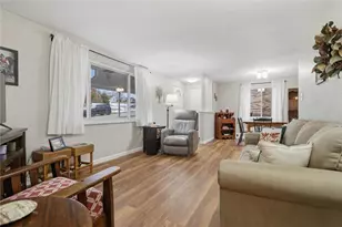 677 Doris Dr, Scott Township, PA 15243 - Photo 10