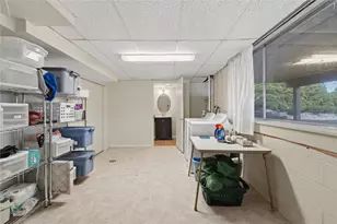 677 Doris Dr, Scott Township, PA 15243 - Photo 38