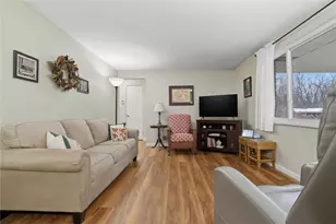 677 Doris Dr, Scott Township, PA 15243 - Photo 8