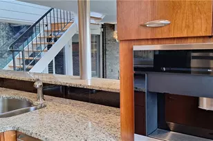 90 E Woodland, Pittsburgh, PA 15232 - Photo 26