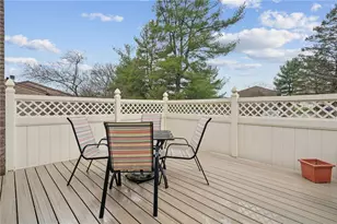 300 Williamsburg Ln, Murrysville, PA 15632 - Photo 4