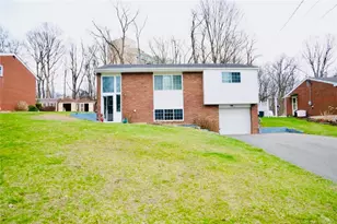 180 Rosemont Dr, Moon/Crescent Twp, PA 15108 - Photo 2