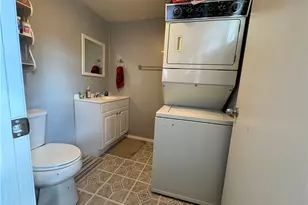 212 E Garfield Ave, New Castle, PA 16105 - Photo 4