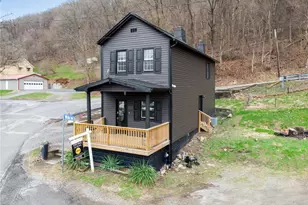 330 Braeburn Rd, Lower Burrell, PA 15068 - Photo 2